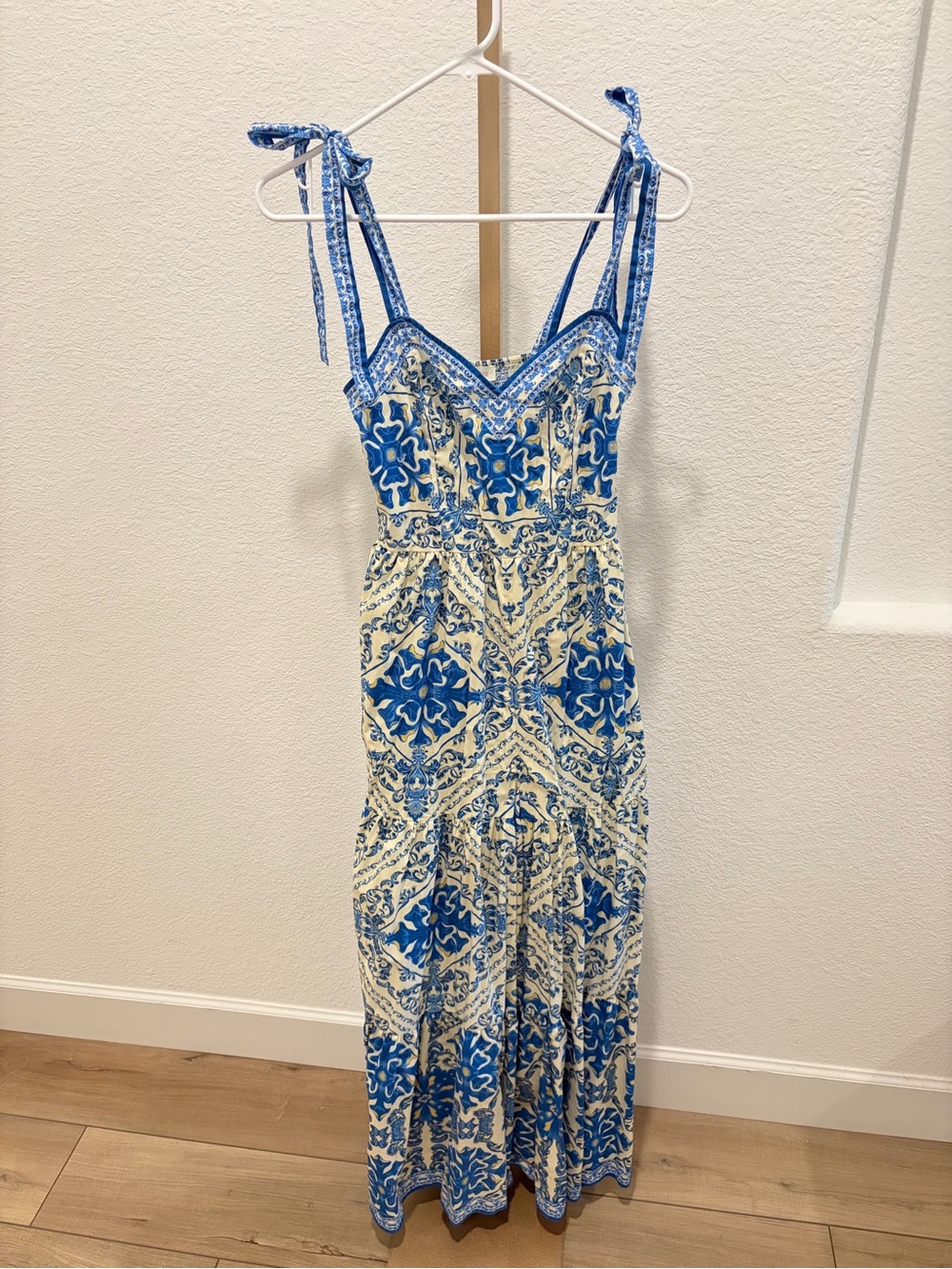 Flying Tomato Blue and Cream Floral Tie-Shoulder wide leg jumpsuit size small